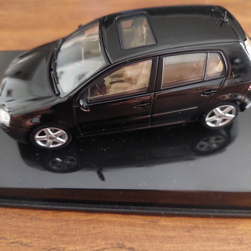 Volkswagen Golf V collectible model scale 1:43 like new