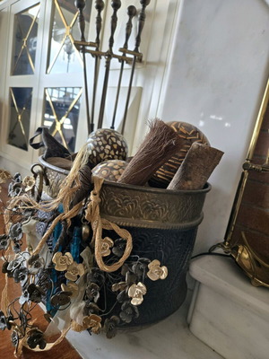 Μπρούτζινο Σετ Τζακιού Like New με Εργαλεία και Κουβά Ξύλων