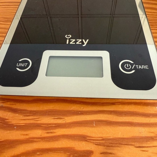 Izzy kitchen scale like new