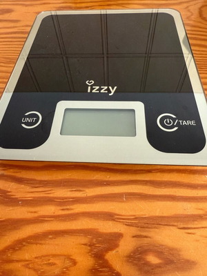 Izzy kitchen scale like new