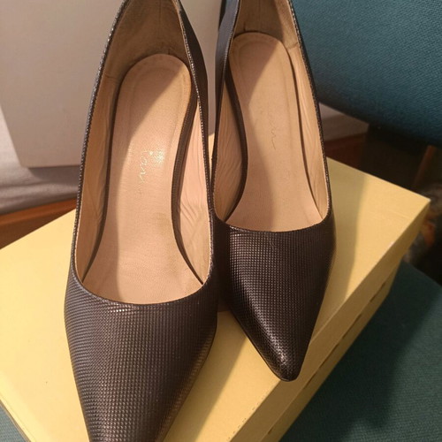 Black pumps used, size 39, in very good condition