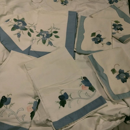 Vintage embroidered bed sheet and 7 pillowcases dowry set like new