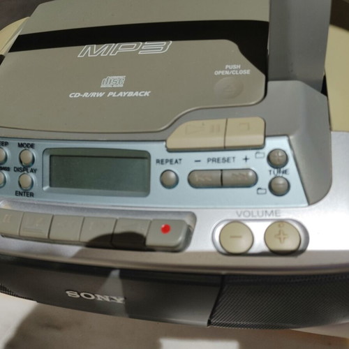 Sony CD radio portable used, plays CD and radio