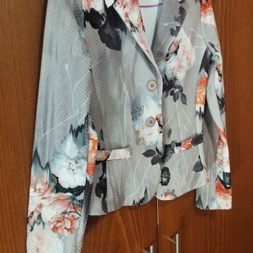 Italian jacket size S like new, multicolor