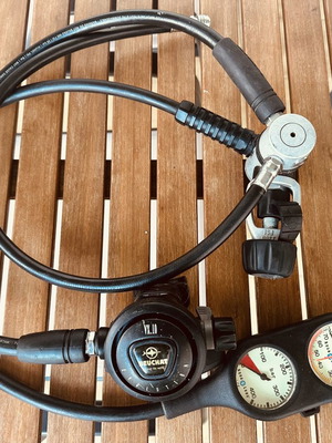 Aqua Lung Barometer and Depth Gauge with Beuchat VX10 Evolution Regulator