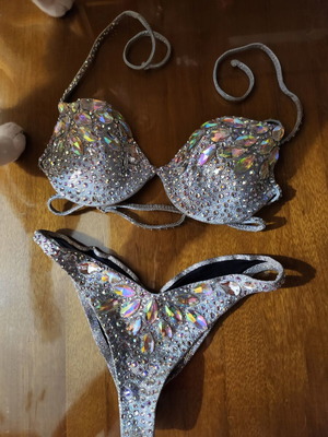 Μπικίνι με στρας Swarovski size small σαν καινούργιο, πολύχρωμο ασημί