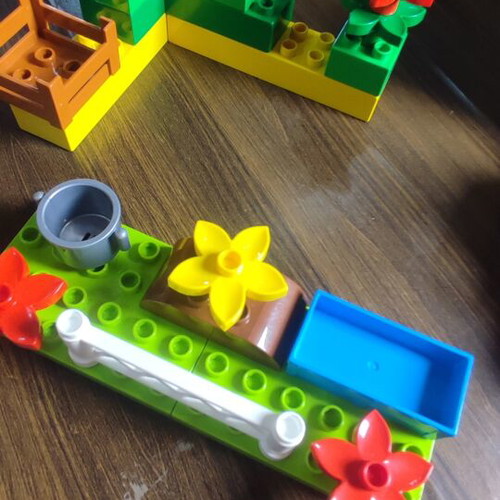 Lego Duplo Dinosaurs with Car and Trailer, like new, 30 pieces