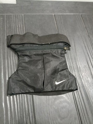Nike black running armband with zipper pocket, 13x13 cm