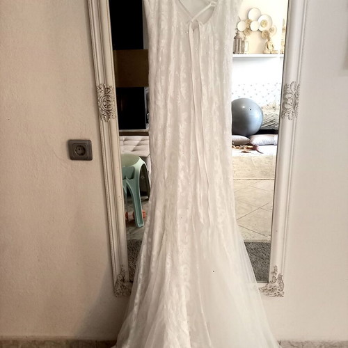 Mermaid wedding dress with thin straps, tulle and sewn sequins, like new