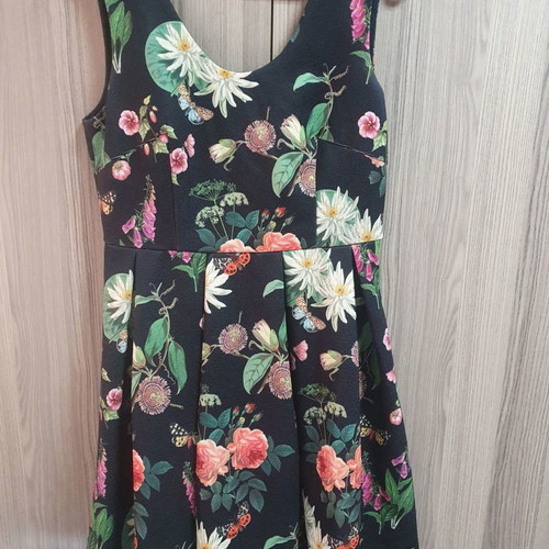 YUMI dress used, size M, black with floral pattern