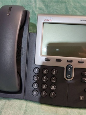 Cisco 7940 IP Phone used, missing power adapter, screen with marks