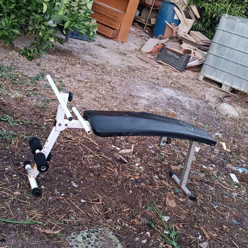Workout bench used with minor wear and rust