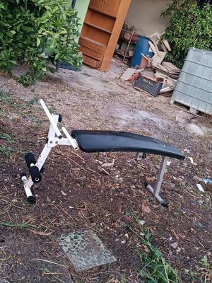 Workout bench used with minor wear and rust