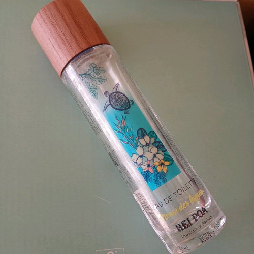 Collection of 8 empty perfume bottles like new