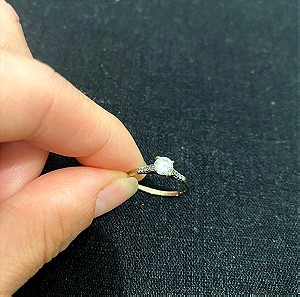 Δαχτυλίδι μονόπετρο ζιργκόν λευκόχρυσο 585