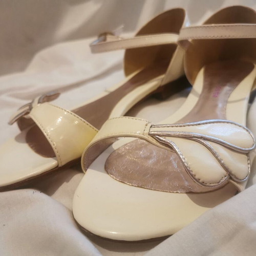 Women's sandals used, size 38, white