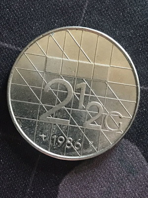 Netherlands 2.5 Gulden Coin 1986 like new