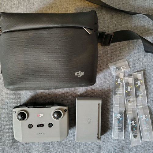 DJI Mini 2 equipment like new with RC231 controller and spare parts