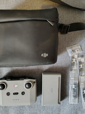 DJI Mini 2 equipment like new with RC231 controller and spare parts