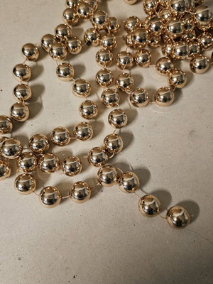 Decorative garland new with large balls
