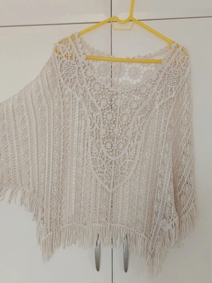Lace poncho beige like new, one size