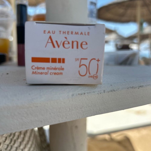 Avene tinted sunscreen new, light shade