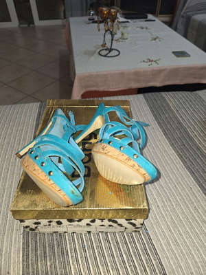 Banys Blue Heels size 40 like new