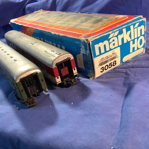 Marklin set electric locomotive 3058, carriages, parts and rails used