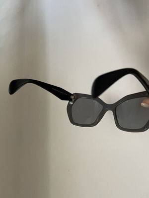 Prada sunglasses like new, gray lenses