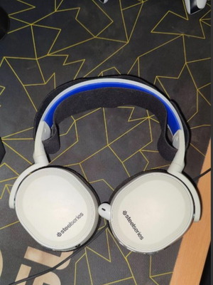 Steelseries Arctic7p Wireless Headset like new for PS5 and PC