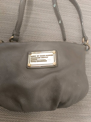 Marc Jacobs τσάντα χιαστί γκρι μεταχειρισμένη με γδαρσιμο