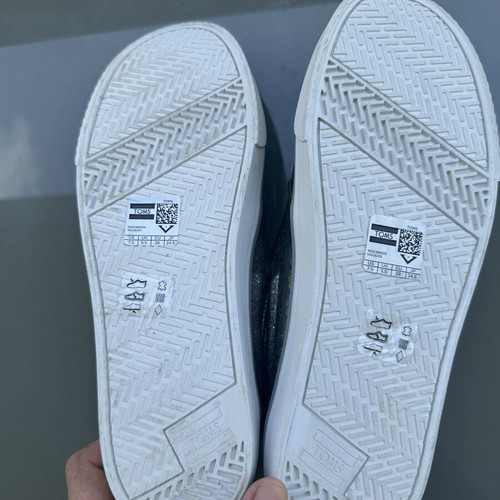 TOMS Metallic Leather Slip-On Sneakers like new, size 38, silver