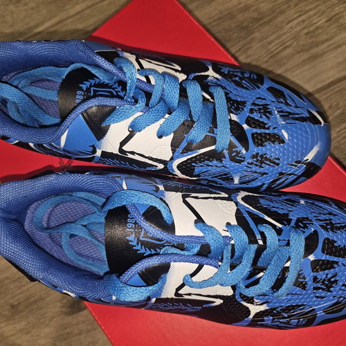 Football shoes size 36 like new, black and blue