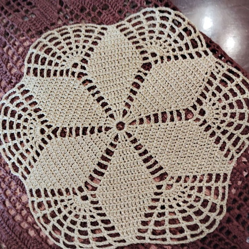 Handmade doilies like new, pack of 25 pieces