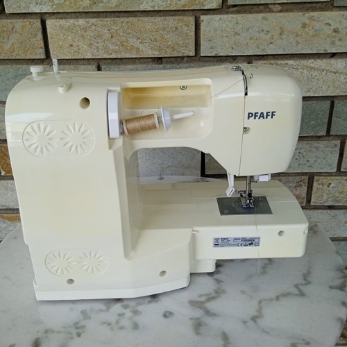 Pfaff Element 1095s Sewing Machine like new