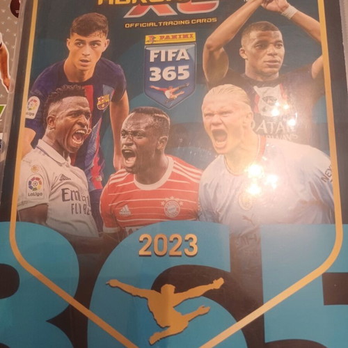 Adrenalyn album FIFA 365 2023 like new with cards and gifts
