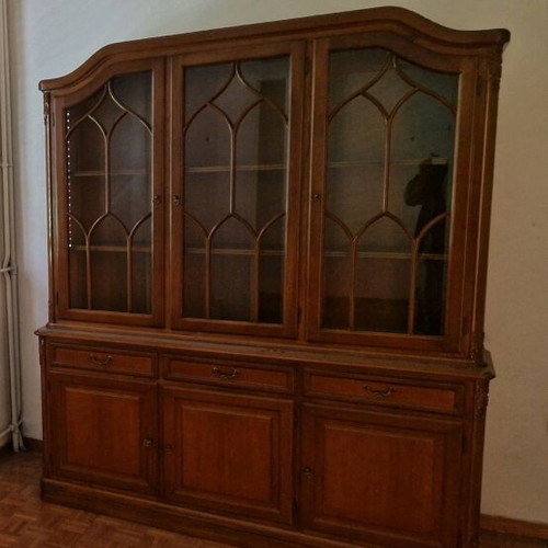 Showcase like new