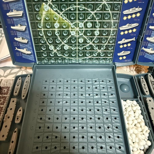 Battleship Milton Bradley vintage board game like new