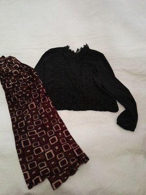 Blouse like new, size S, gift skirt included