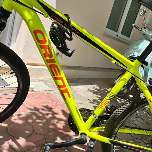 Mountain bike like new with disc brakes and front suspension 26 inch