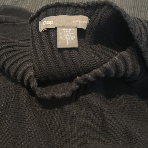 Gap black knitted dress like new with rib detail neckline