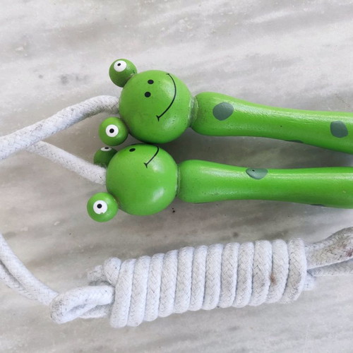 Frog jump rope new with wooden handles