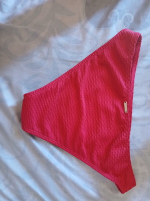Minerva fuchsia bikini top 75c and bottom medium, like new