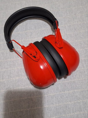 Professional ear muffs like new, red-black