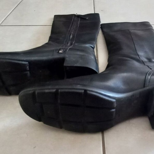 Prada woman boots black size 38.5 like new
