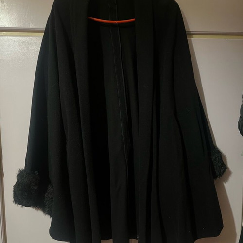Women's black cape like new with fur on sleeves XL
