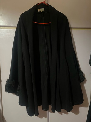 Women's black cape like new with fur on sleeves XL
