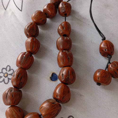 Moschokarydo Komboloi like new with 17 + 3 beads