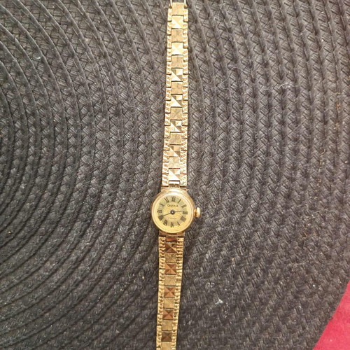 Chaika women's mechanical watch used, gold-tone