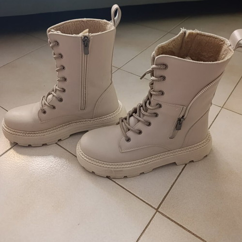 Trendyol cream ankle boots new, size 39 with laces and zipper